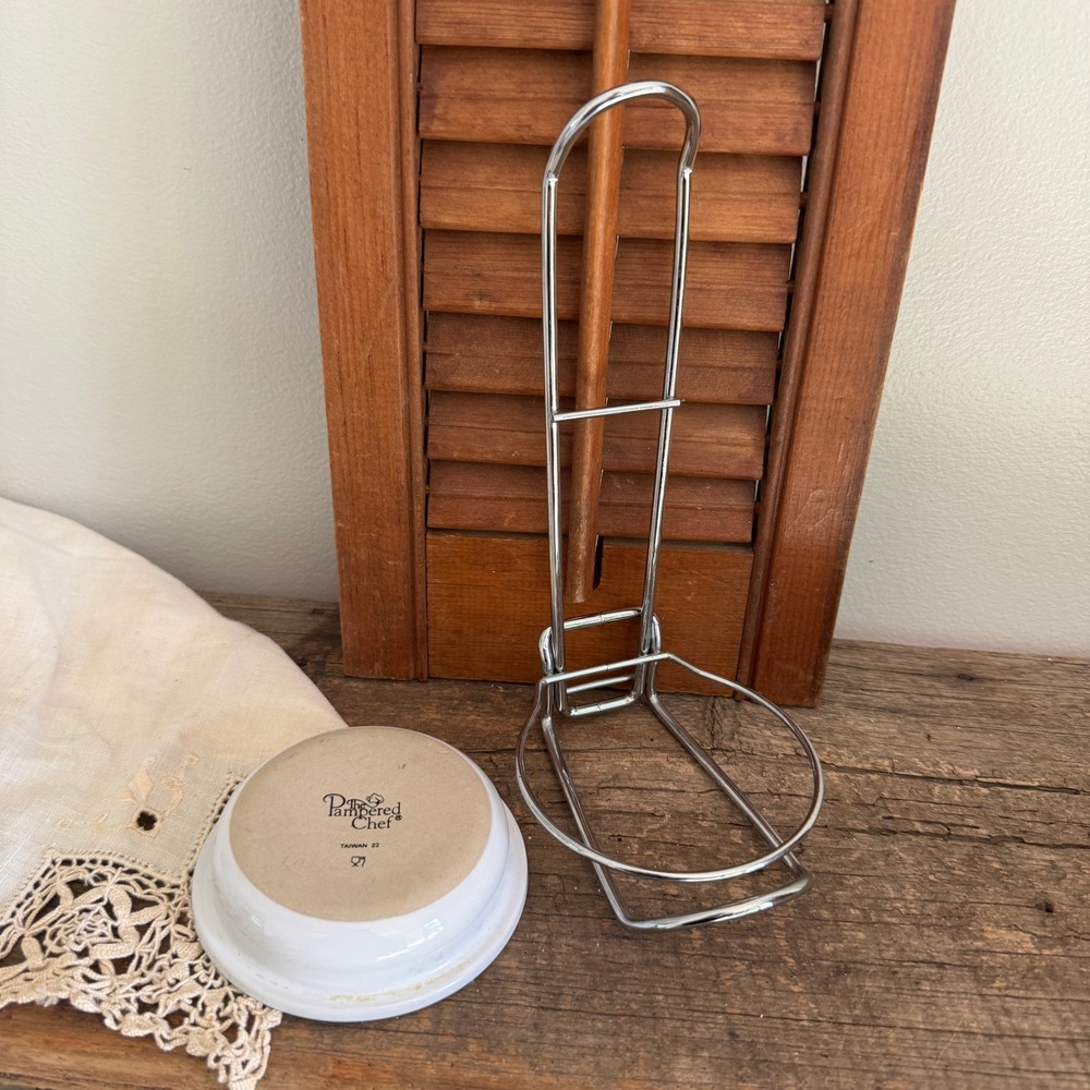 The Pampered Chef Spoon Rest White Ceramic Base Silver Wire Metal Stand Taiwan